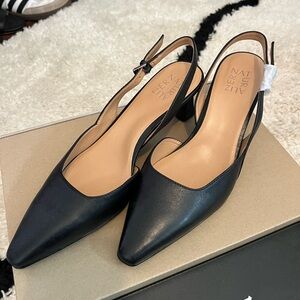 NWT NATURALIZER DALARY PUMP
COLOR: Black Leather
SIZE: 9